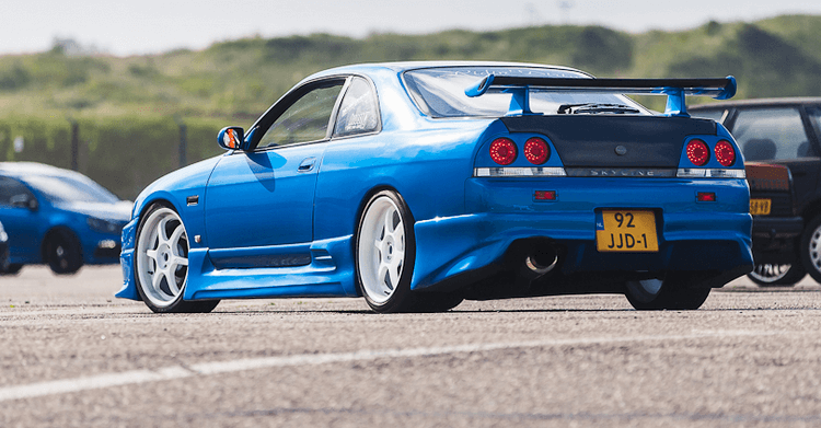 92-JJD-1: NISSAN SKYLINE uit 1993