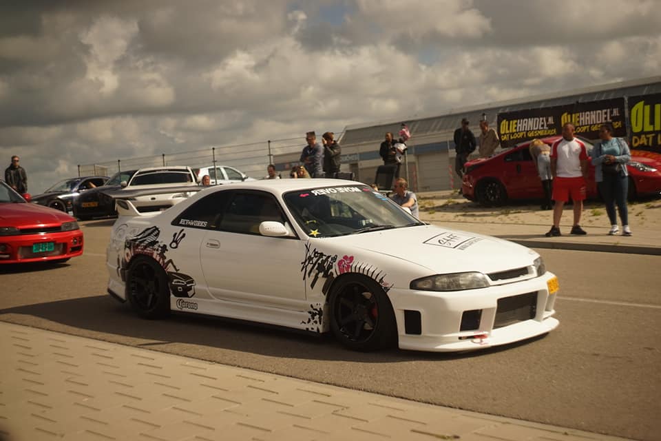 92-TD-SX: NISSAN NISSAN SKYLINE R33 GT-ST uit 1995