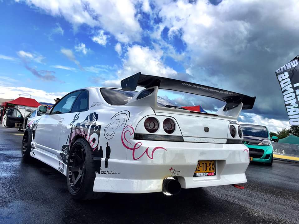 92-TD-SX: NISSAN NISSAN SKYLINE R33 GT-ST uit 1995