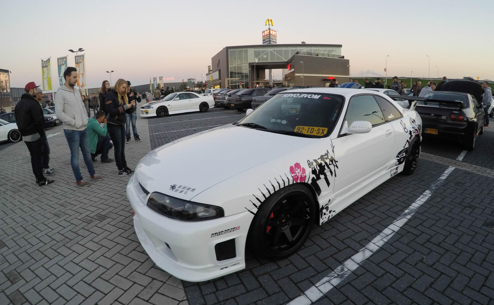 92-TD-SX: NISSAN NISSAN SKYLINE R33 GT-ST uit 1995