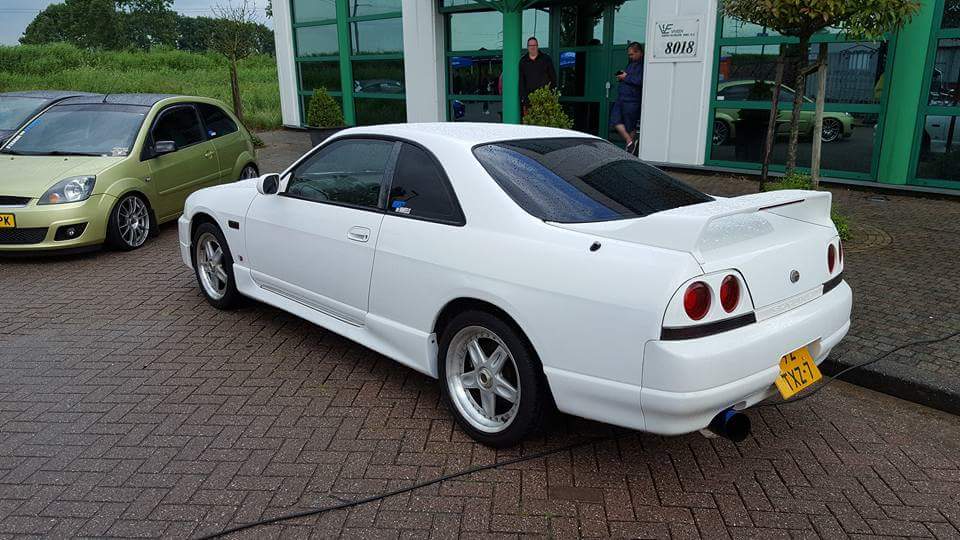 92-TXZ-7: NISSAN SKYLINE uit 1997