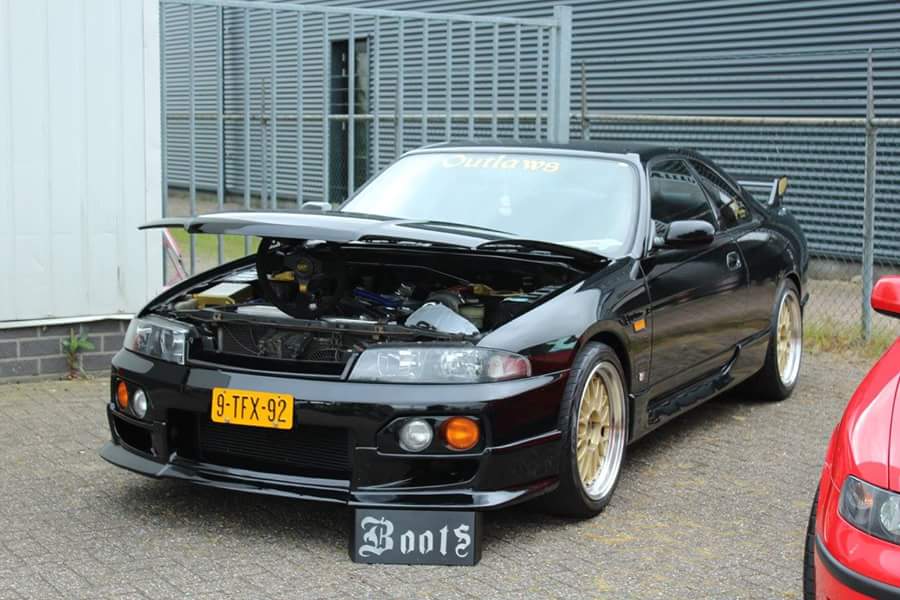 9-TFX-92: NISSAN SKYLINE uit 1996