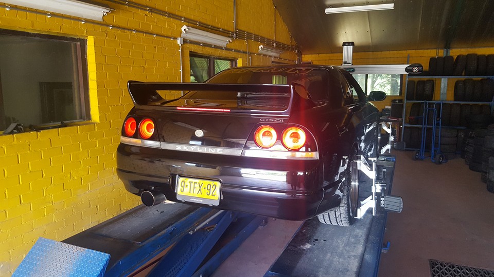 9-TFX-92: NISSAN SKYLINE uit 1996