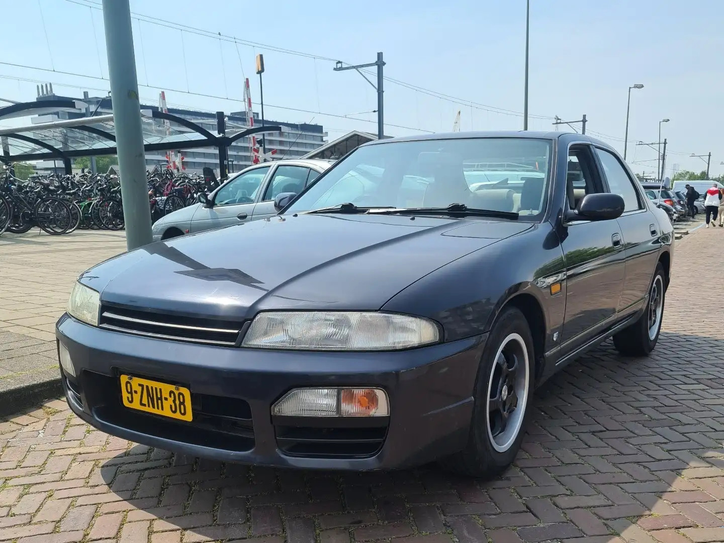 9-ZNH-38: NISSAN SKYLINE uit 1996