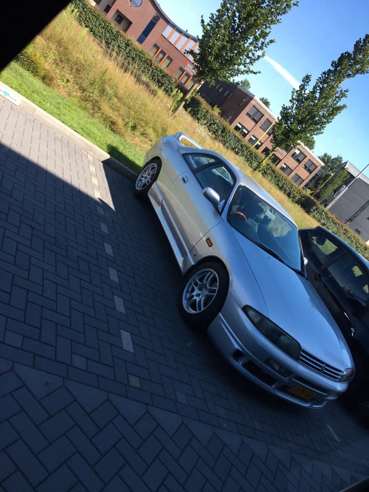 G-757-JH: NISSAN SKYLINE uit 1995