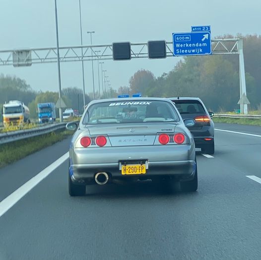 H-290-FP: NISSAN SKYLINE uit 1996