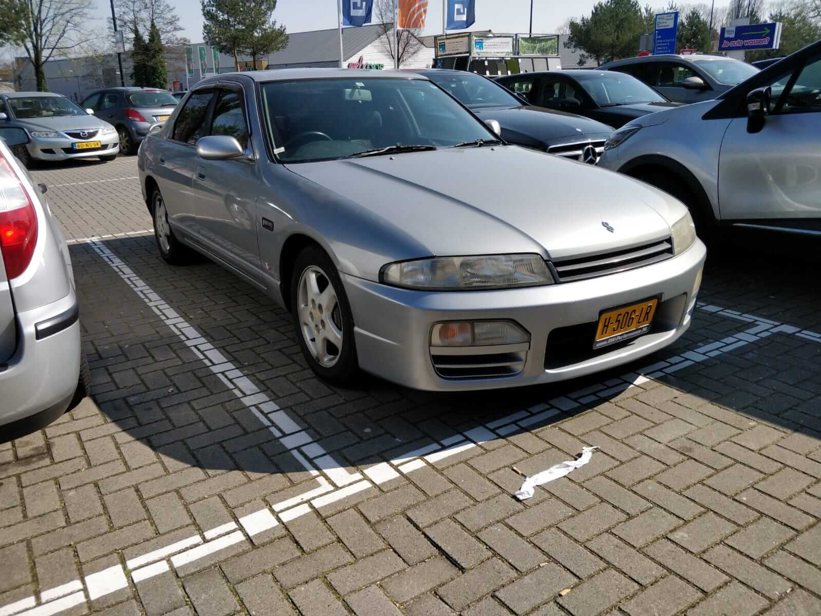 H-506-LR: NISSAN SKYLINE uit 1997