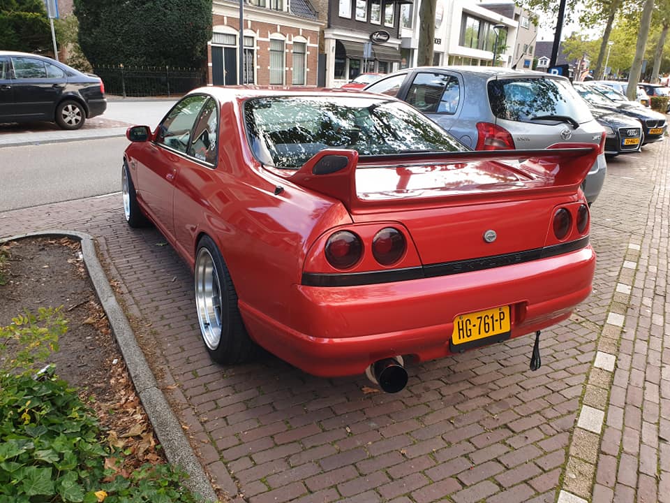 HG-761-P: NISSAN SKYLINE uit 1996