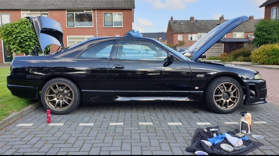 HX-755-H: NISSAN SKYLINE uit 1998