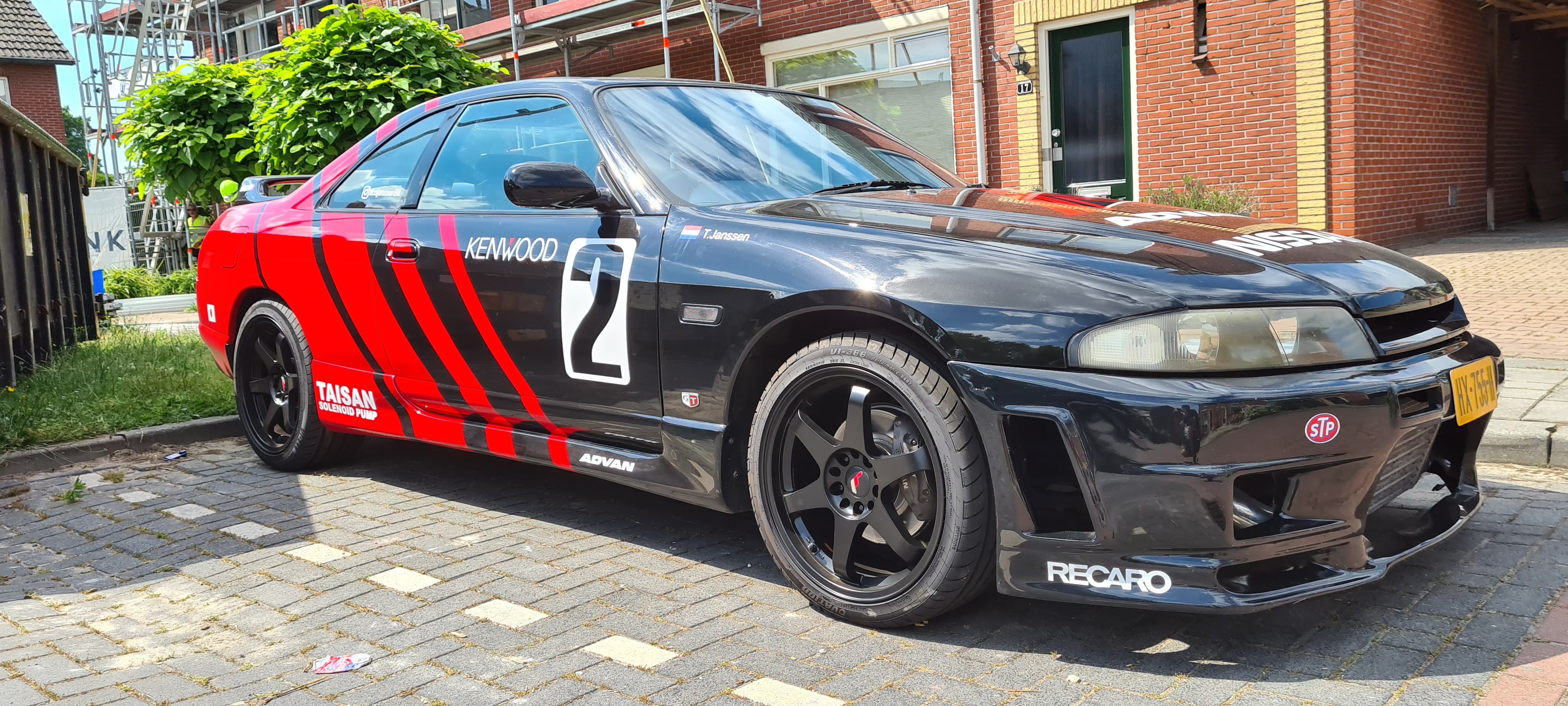 HX-755-H: NISSAN SKYLINE uit 1998