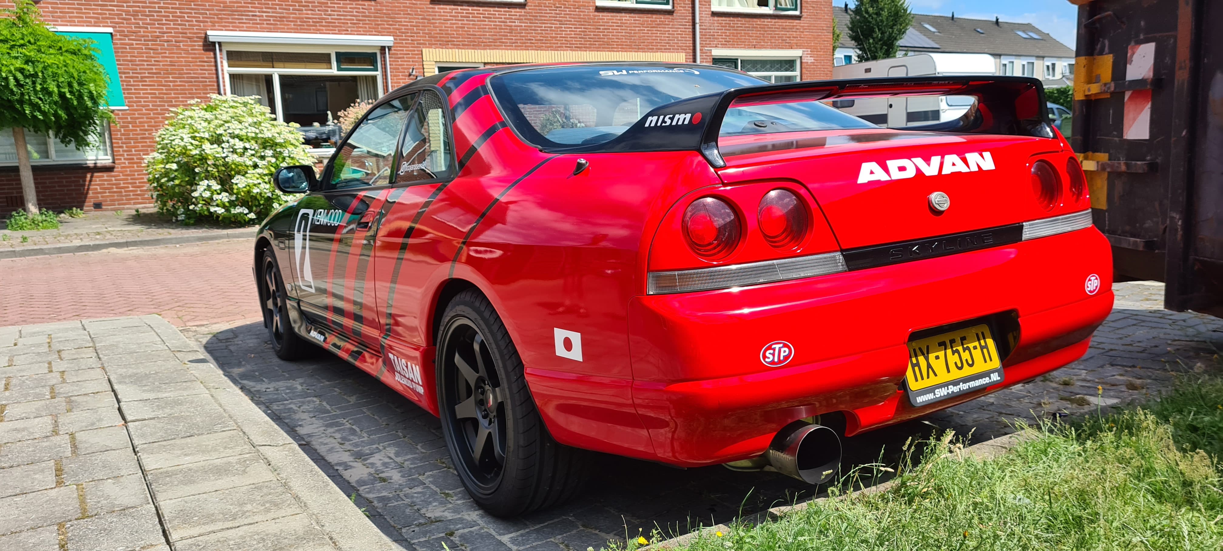 HX-755-H: NISSAN SKYLINE uit 1998