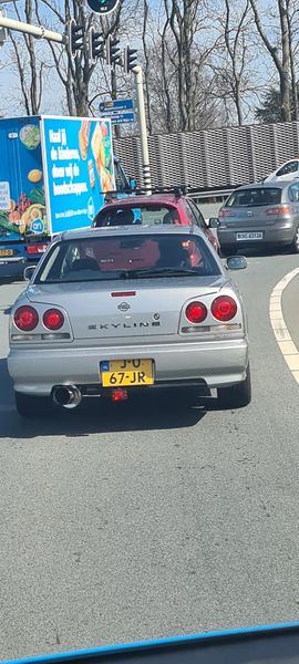 J-067-JR: NISSAN SKYLINE uit 1999