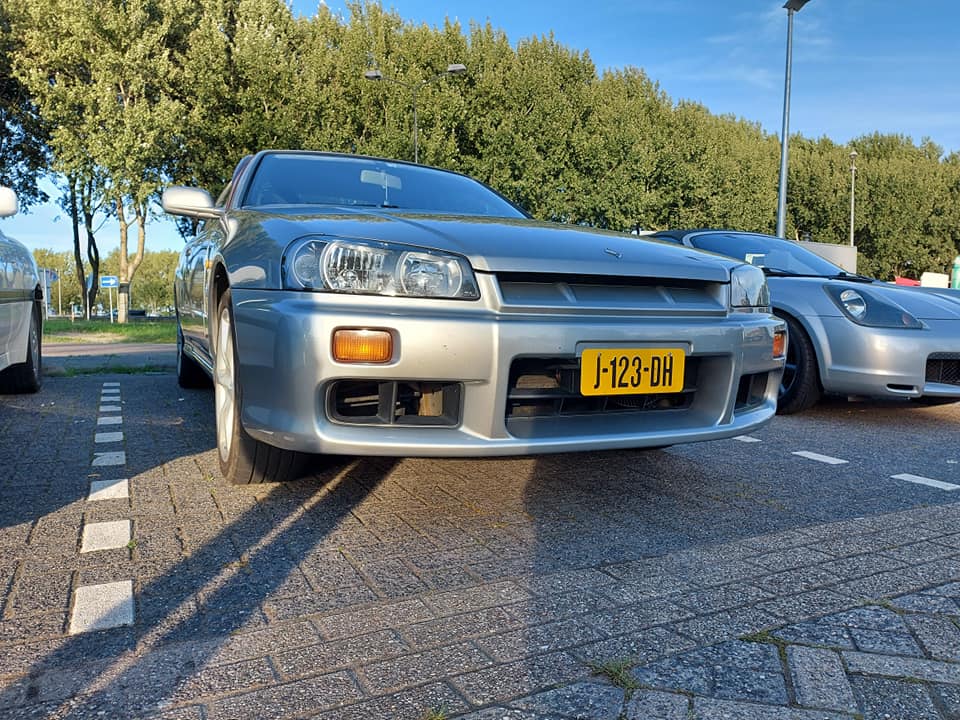 J-123-DH: NISSAN SKYLINE uit 1998