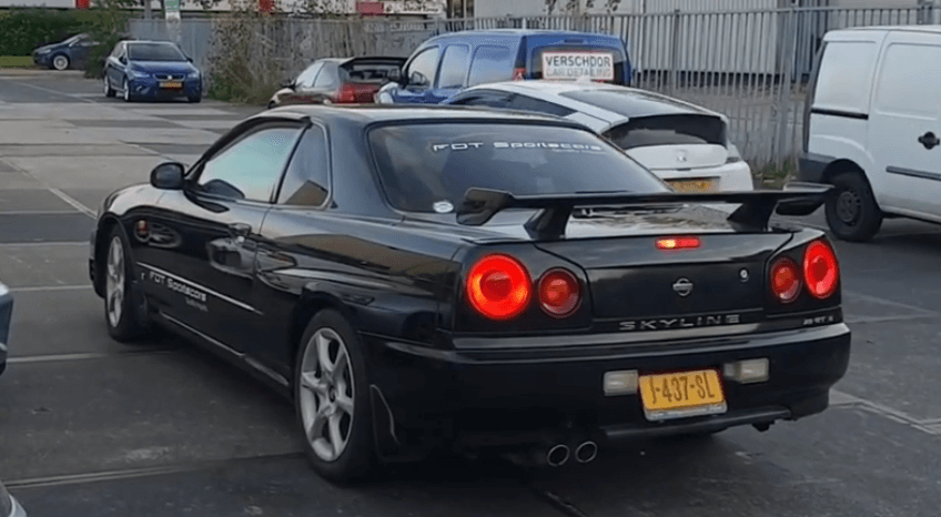 J-437-SL: NISSAN NISSAN SKYLINE uit 2000