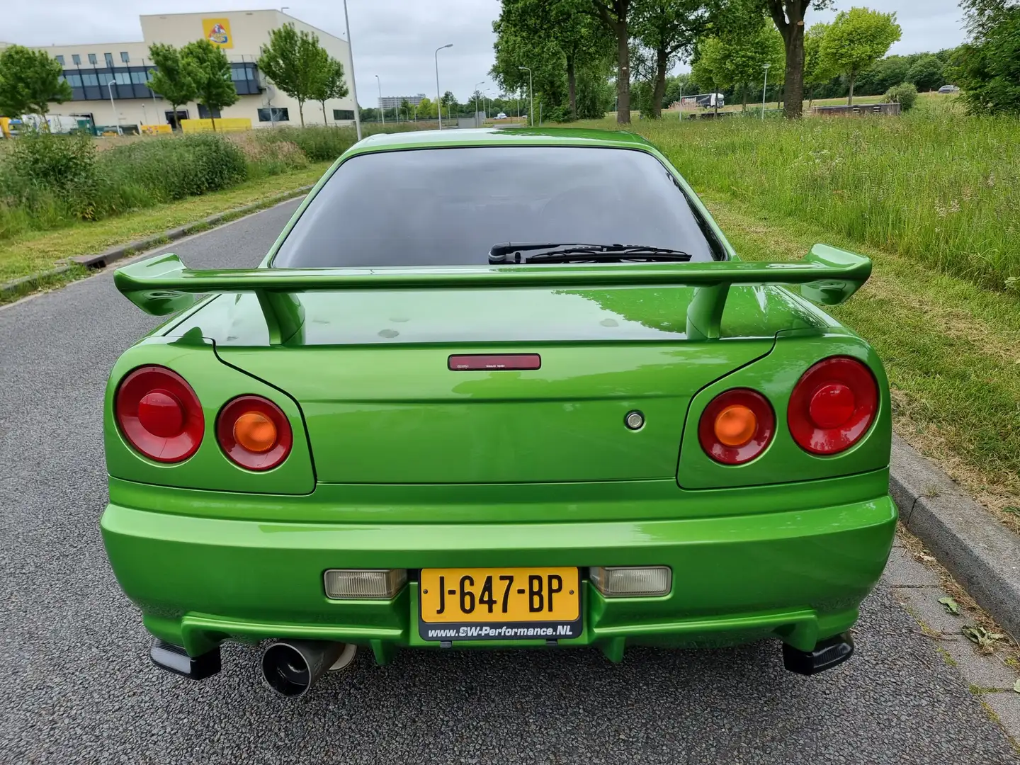 J-647-BP: NISSAN SKYLINE uit 1998