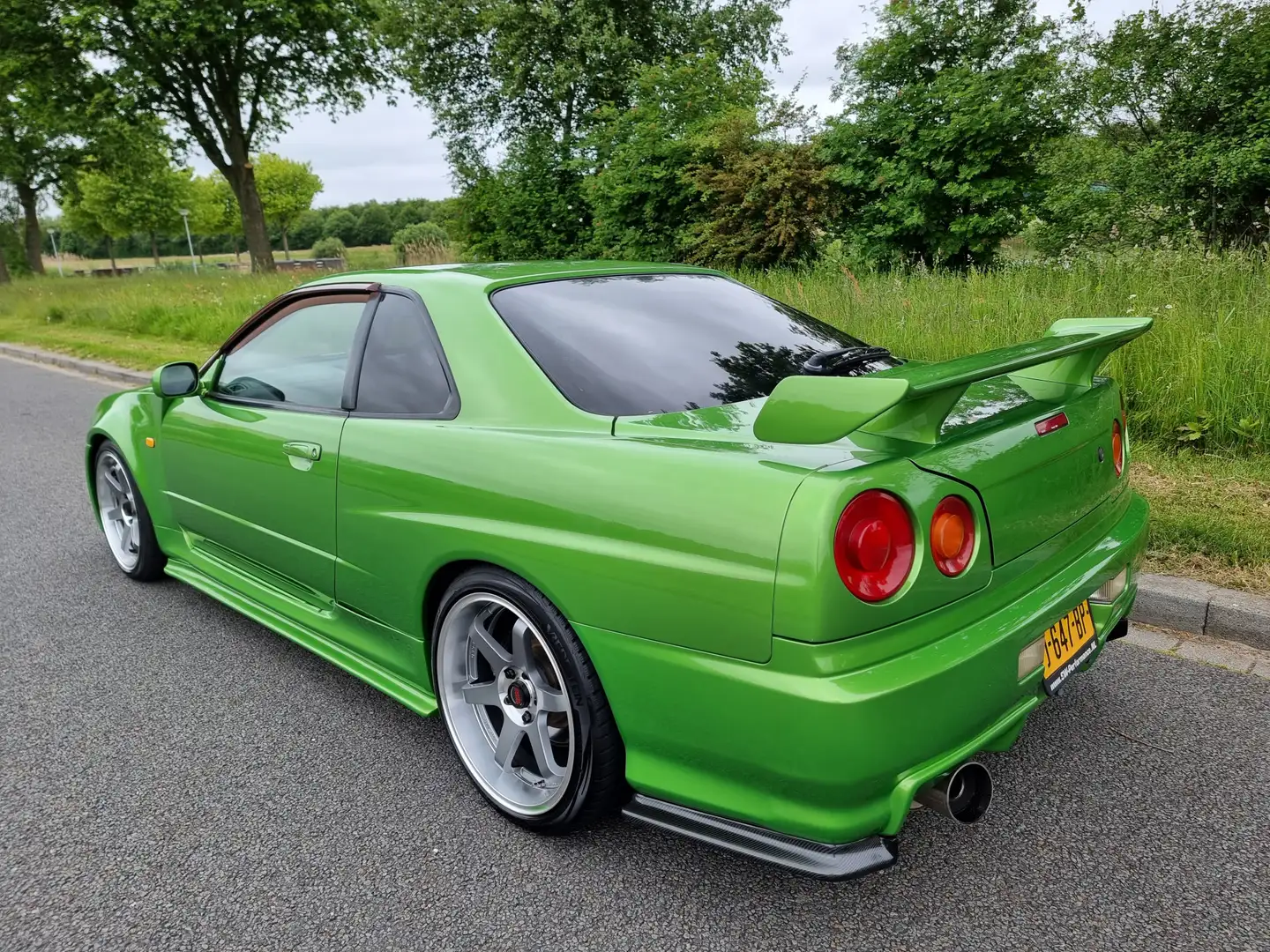 J-647-BP: NISSAN SKYLINE uit 1998