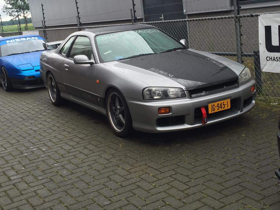 JG-945-J: NISSAN SKYLINE uit 1998