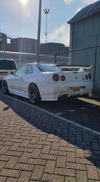 JS-052-V: NISSAN SKYLINE uit 1999