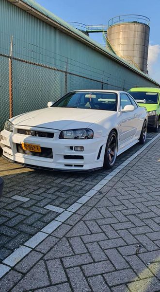 JS-052-V: NISSAN SKYLINE uit 1999