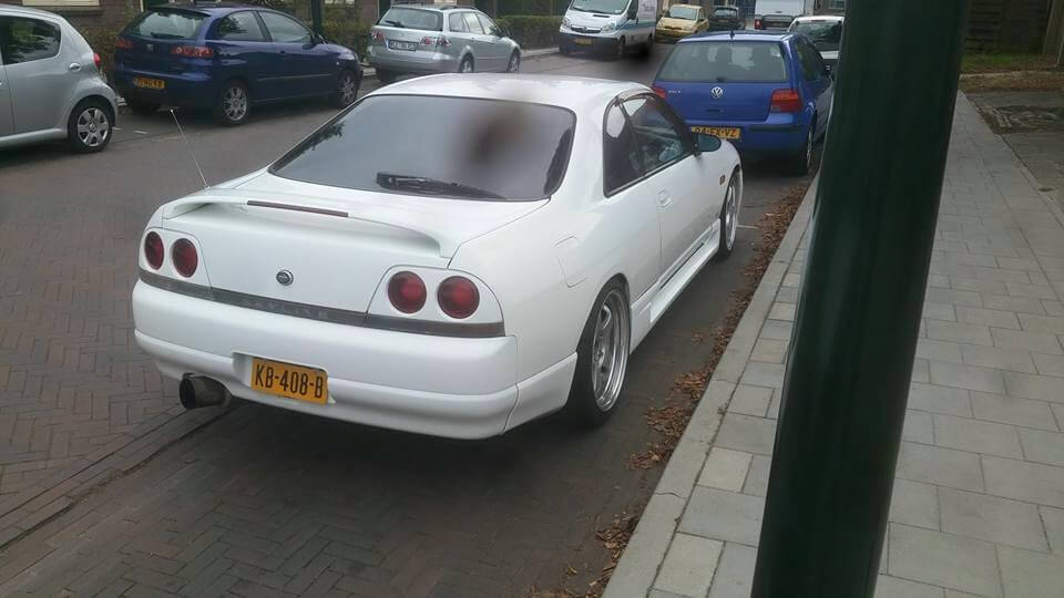 KB-408-B: NISSAN SKYLINE uit 1994