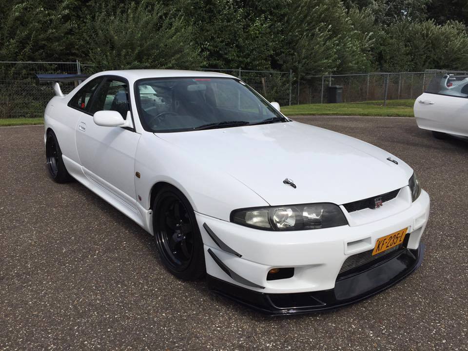 KF-235-L: NISSAN SKYLINE uit 1998