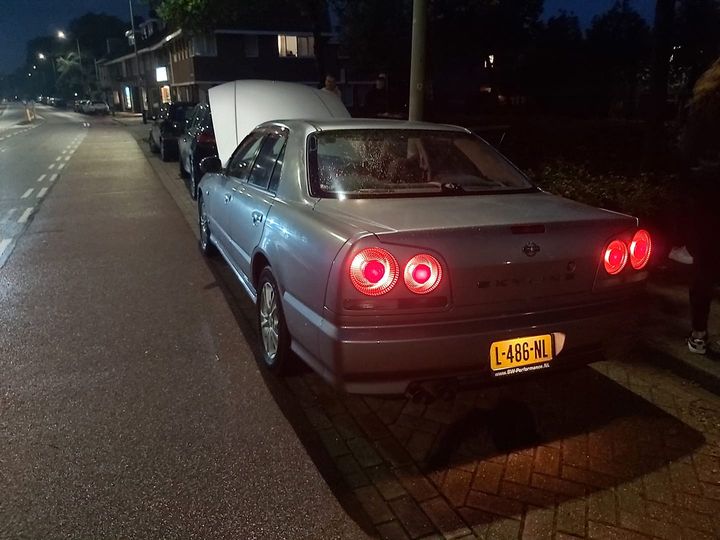 L-486-NL: NISSAN SKYLINE 4-DOOR uit 1999