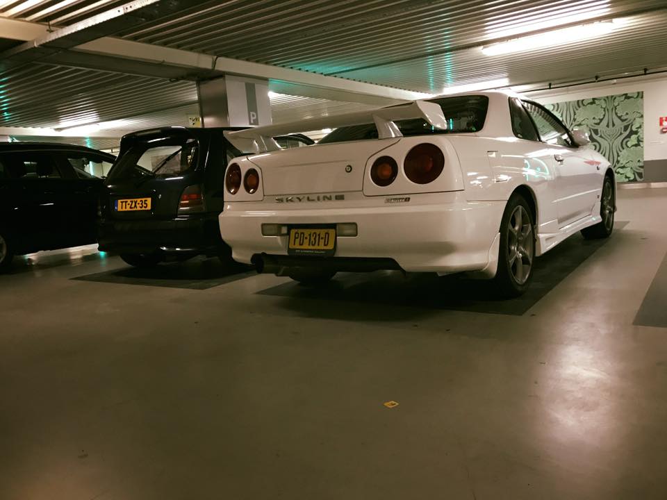 PD-131-D: NISSAN SKYLINE uit 1998