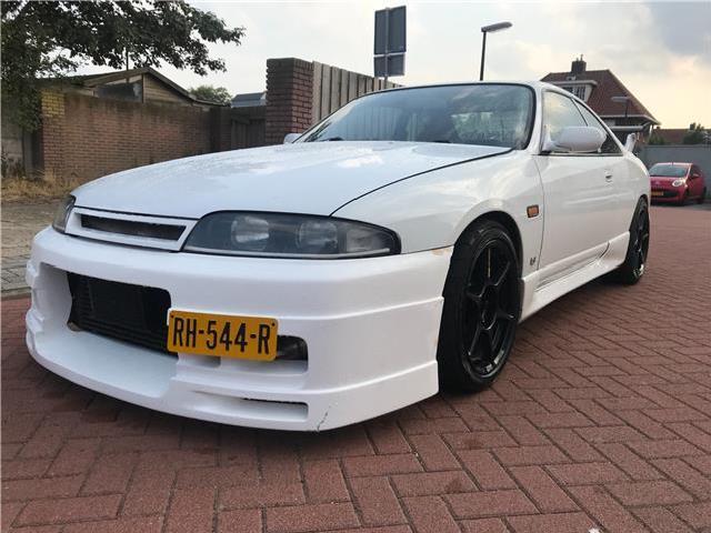 RH-544-R: NISSAN SKYLINE uit 1994