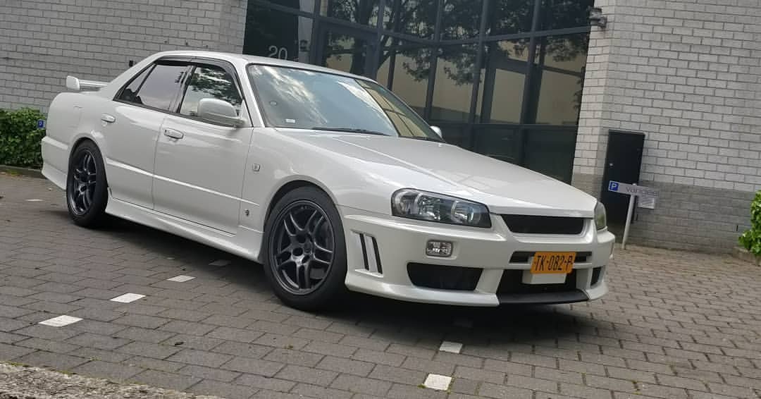 TK-082-P: NISSAN SKYLINE uit 1999