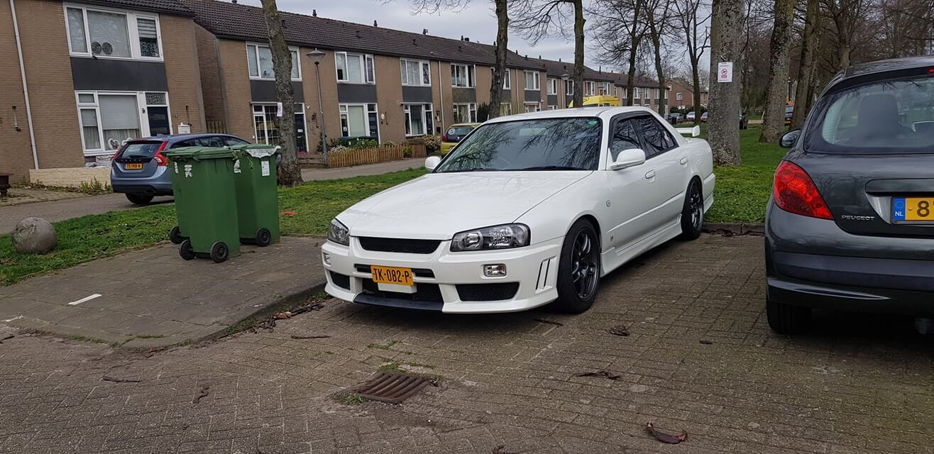 TK-082-P: NISSAN SKYLINE uit 1999