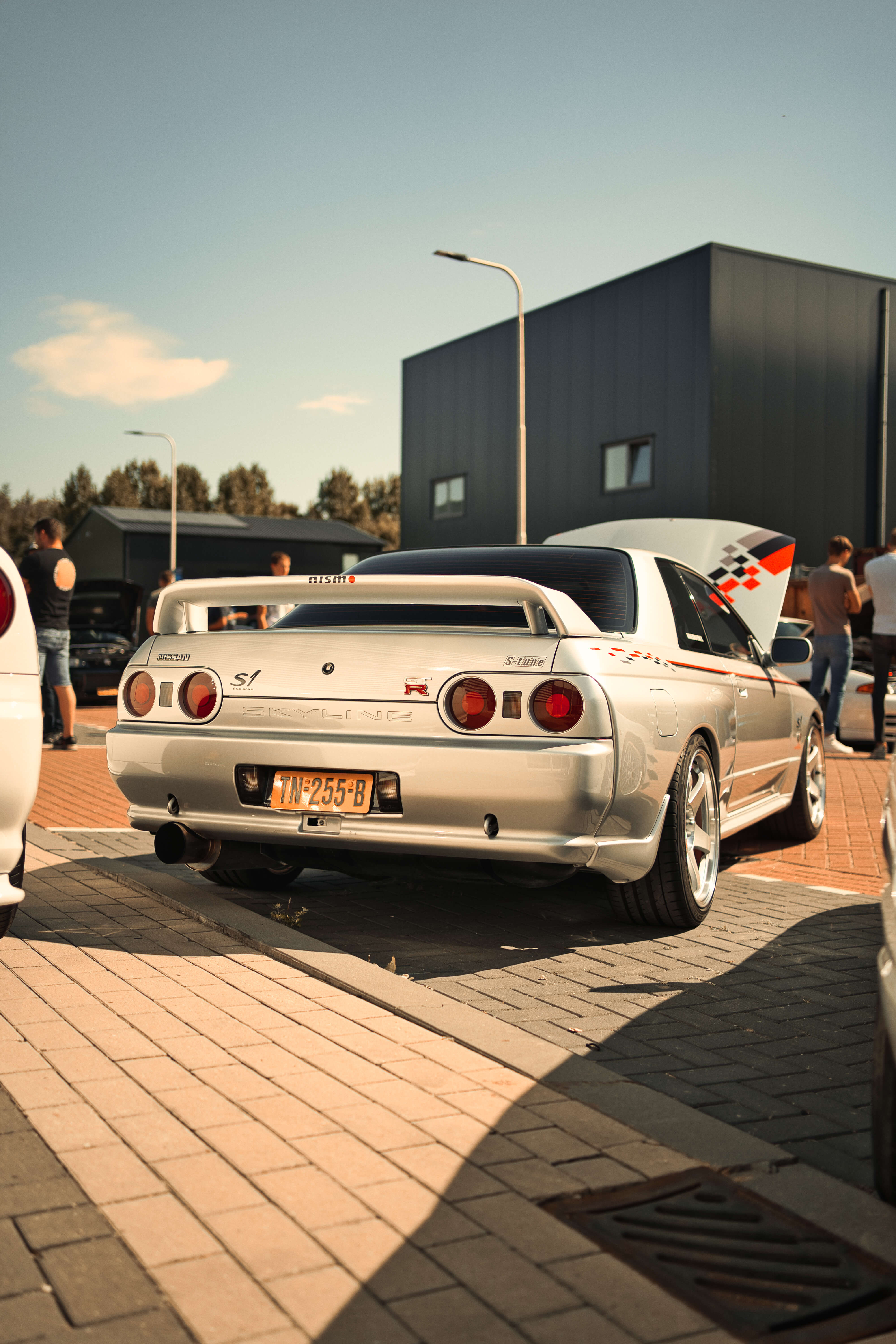 TN-255-B: NISSAN NISSAN SKYLINE uit 1992