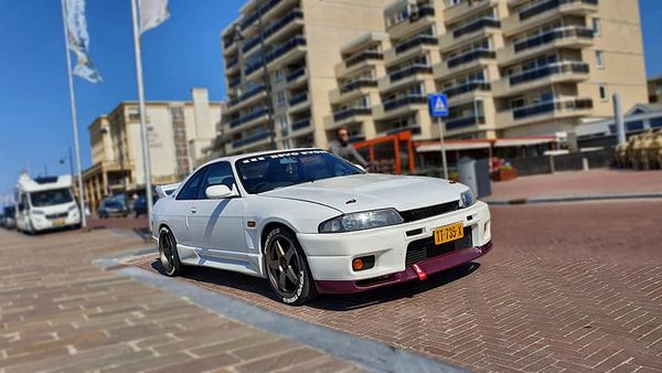 TT-735-X: NISSAN SKYLINE uit 1998