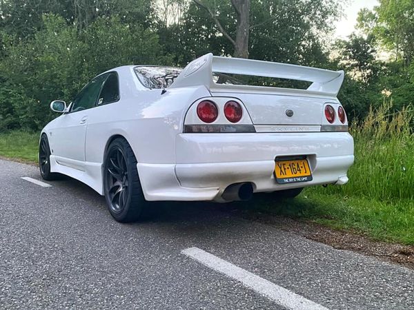 XF-164-J: NISSAN SKYLINE uit 1997