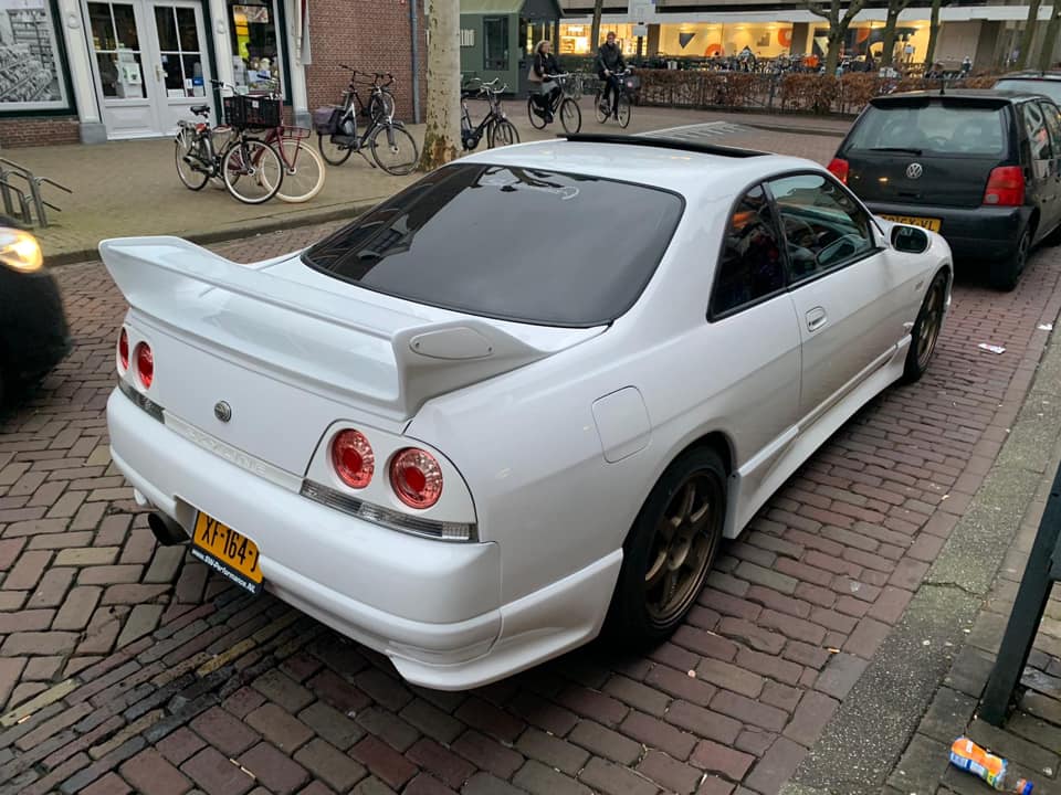 XF-164-J: NISSAN SKYLINE uit 1997