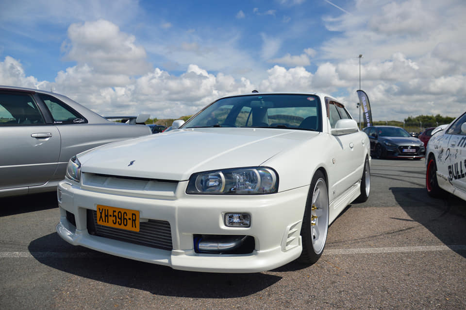 XH-596-R: NISSAN SKYLINE GT-T uit 1998