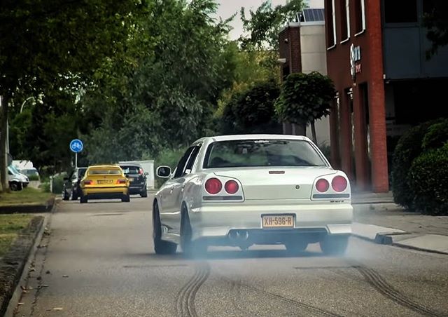 XH-596-R: NISSAN SKYLINE GT-T uit 1998