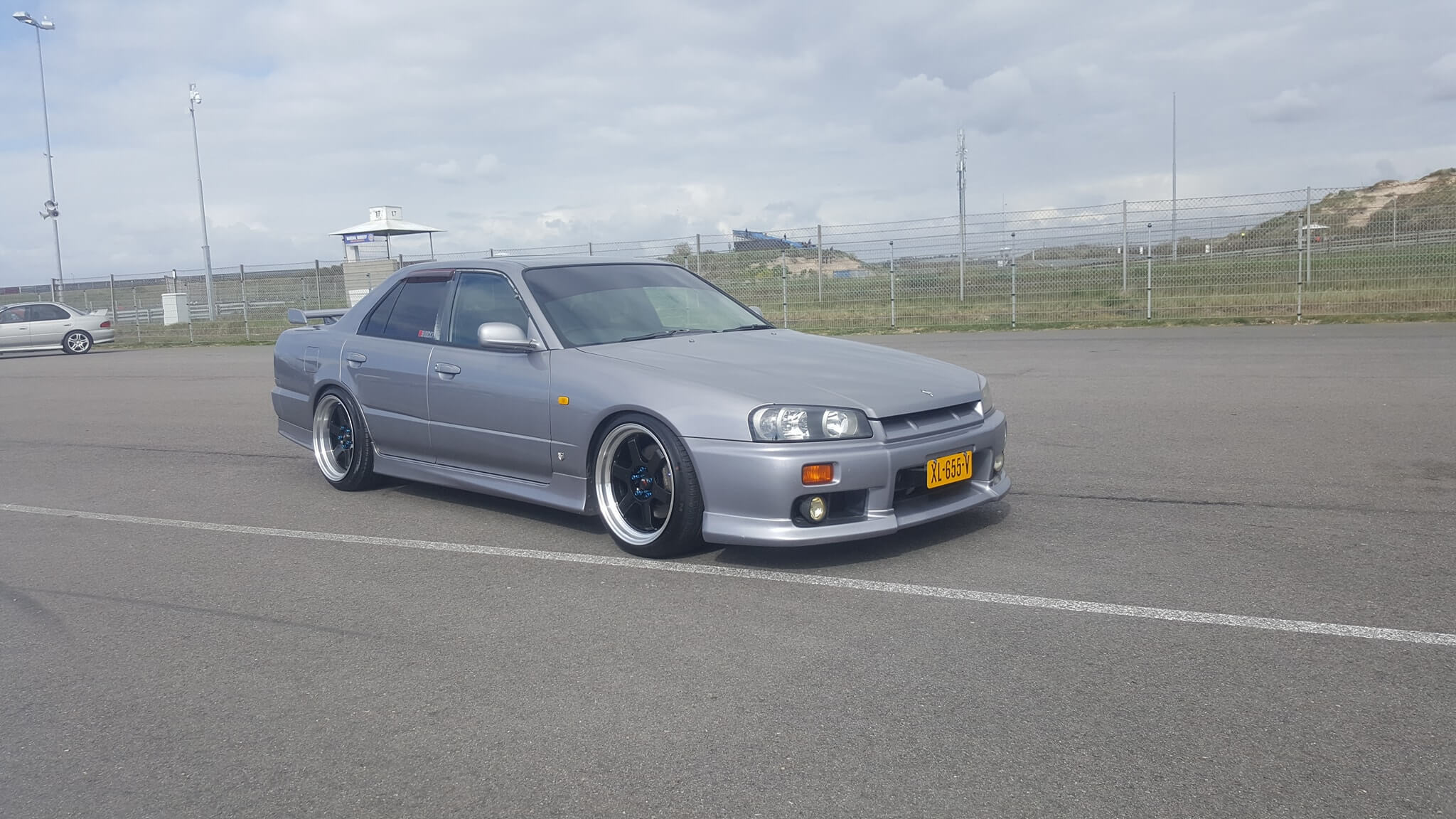 XL-655-V: NISSAN SKYLINE uit 1999