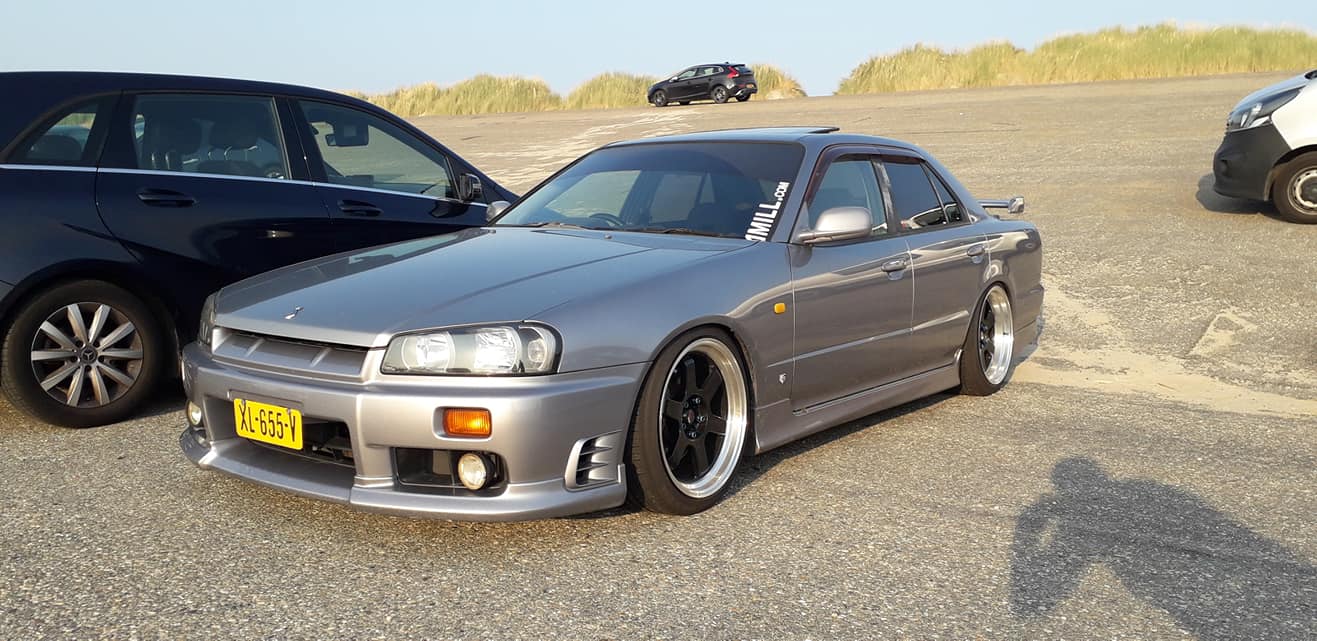 XL-655-V: NISSAN SKYLINE uit 1999