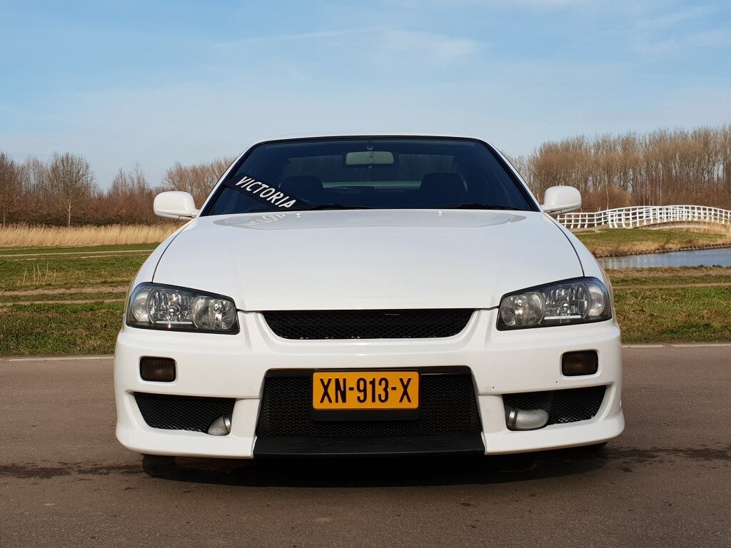 XN-913-X: NISSAN SKYLINE uit 1999