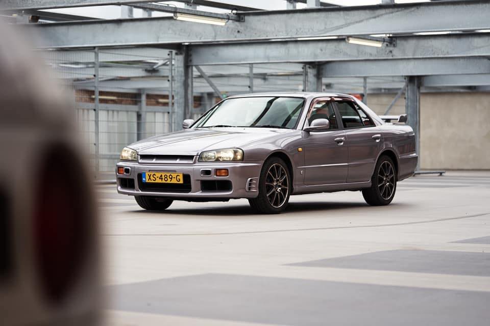 XS-489-G: NISSAN SKYLINE uit 1998