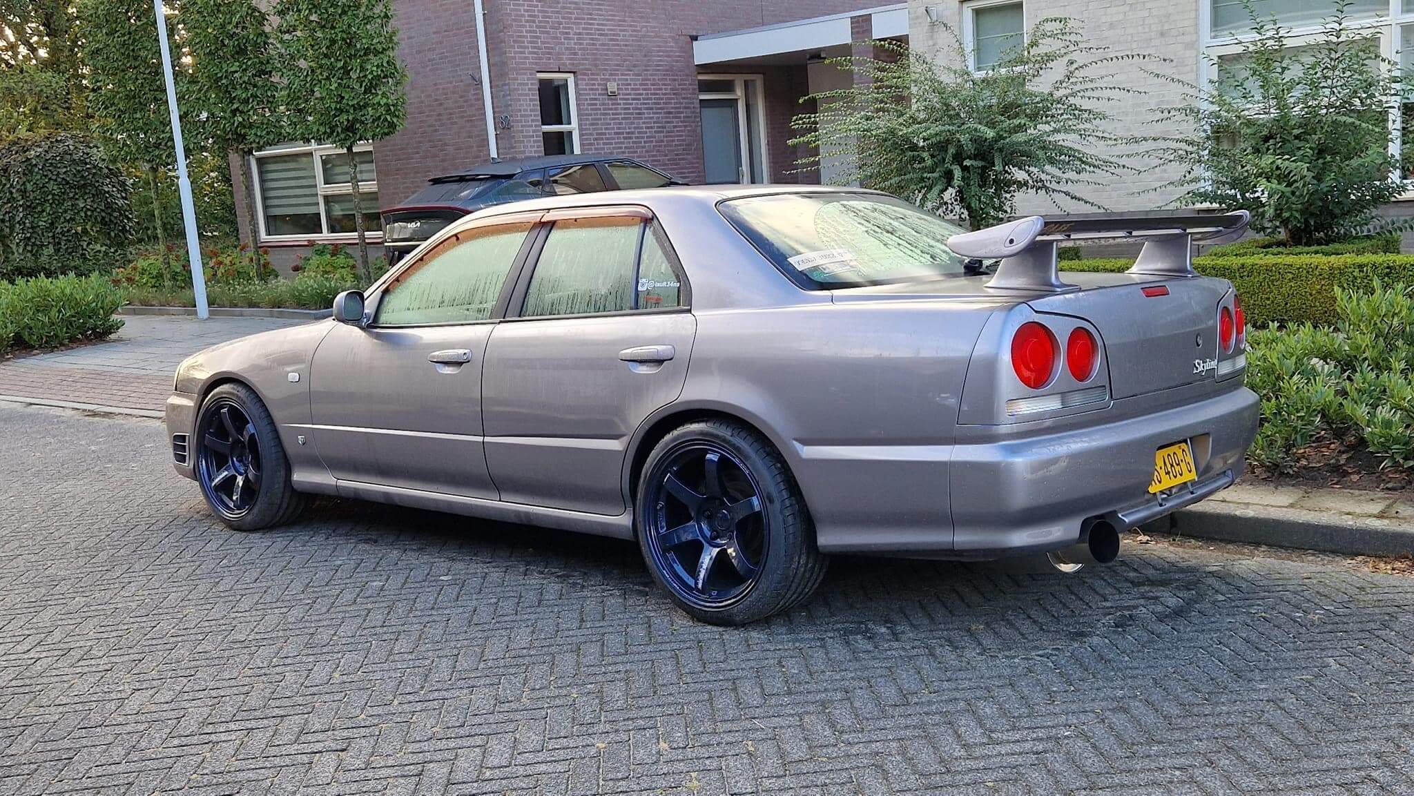 XS-489-G: NISSAN SKYLINE uit 1998