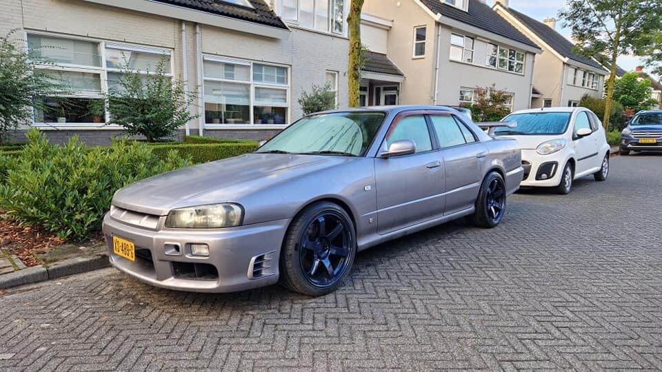 XS-489-G: NISSAN SKYLINE uit 1998