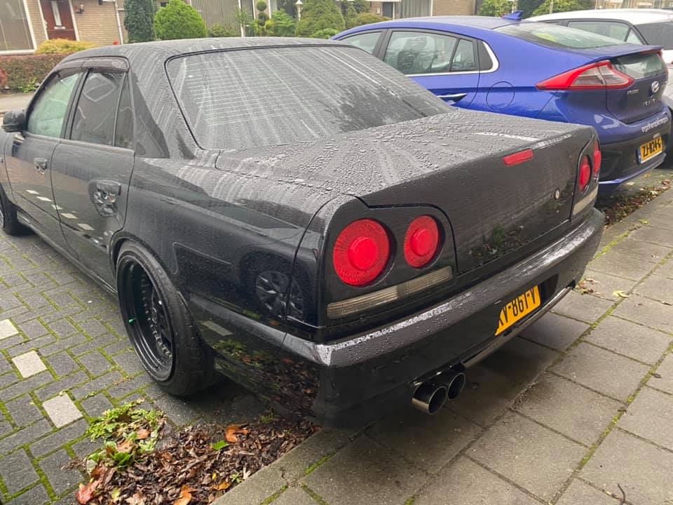 XV-861-V: NISSAN SKYLINE uit 1998