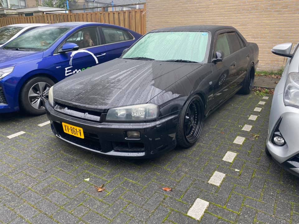 XV-861-V: NISSAN SKYLINE uit 1998