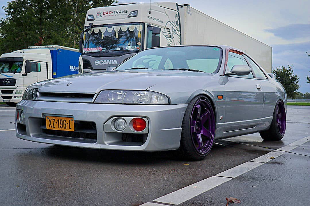 XZ-196-L: NISSAN SKYLINE GTS25T uit 1997