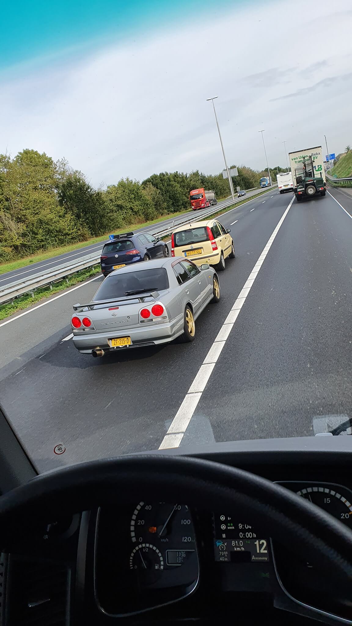 ZF-315-D: NISSAN SKYLINE uit 1998