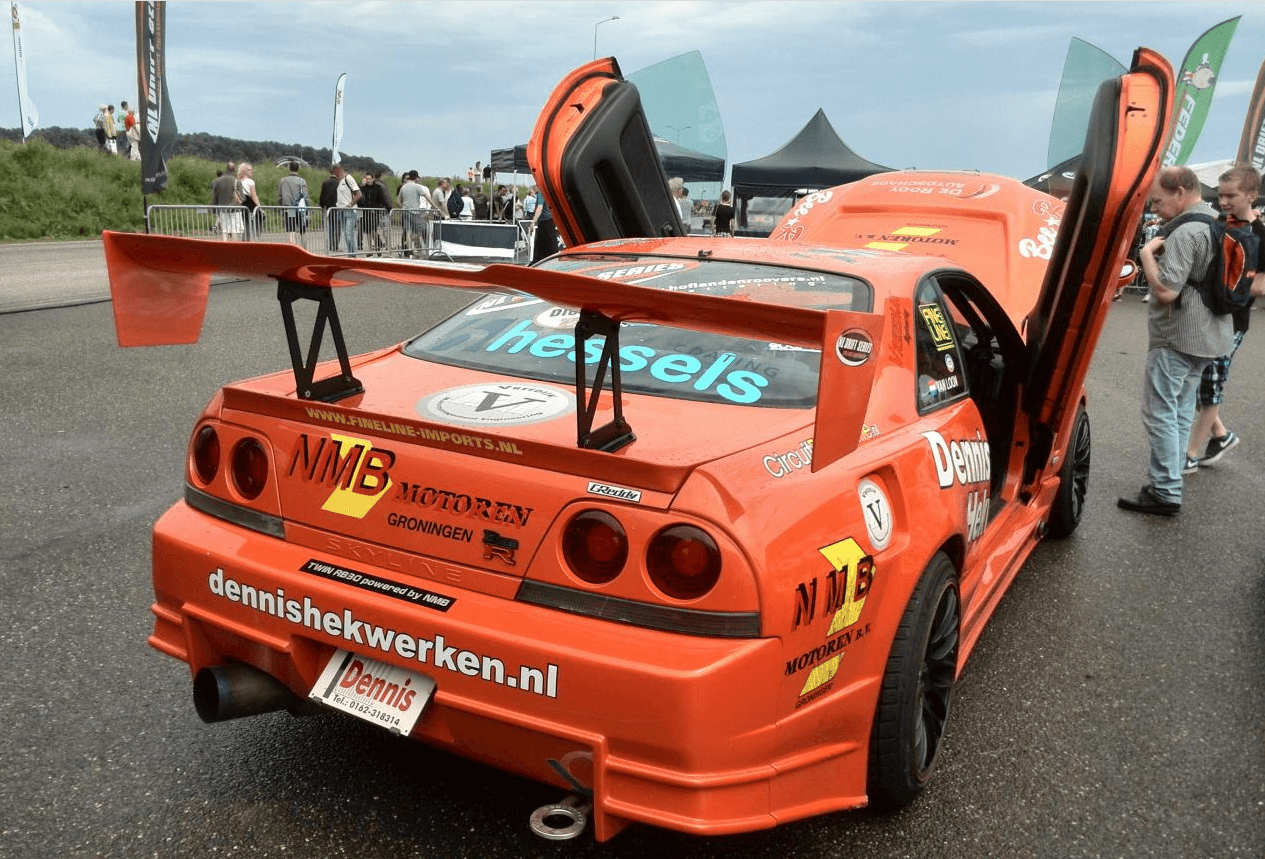 ZJ-641-R: NISSAN SKYLINE uit 1995