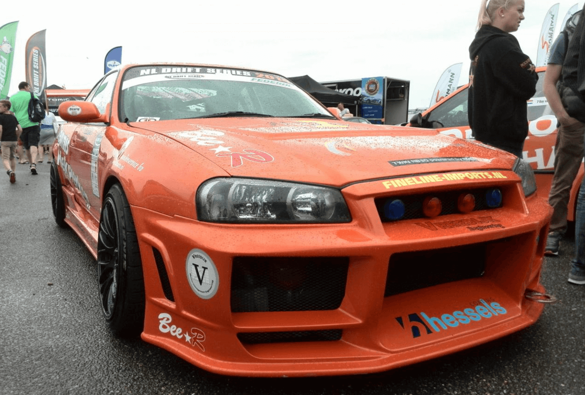 ZJ-641-R: NISSAN SKYLINE uit 1995